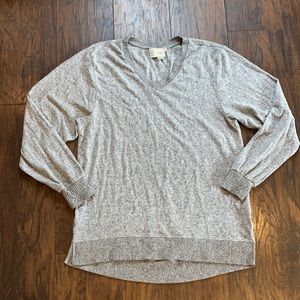 Anthro Saturday/Sunday Gray V-Neck Long Sleeve Top